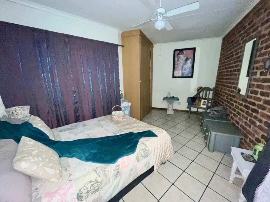 To Let 3 Bedroom Property for Rent in Safari Gardens North West